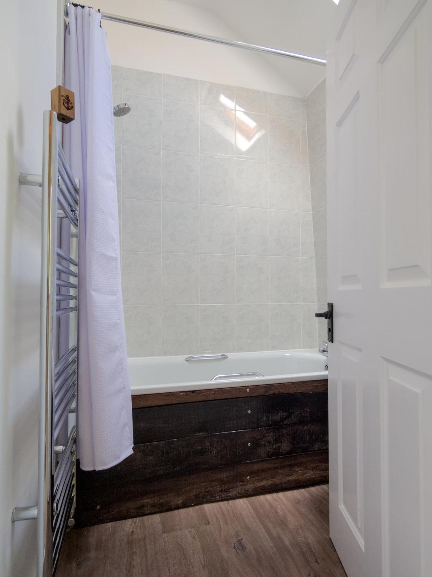 The Lilley Pad In Ludlow Cosy, Central, Perfect For Couples, Netflix & Parking Permit Extérieur photo